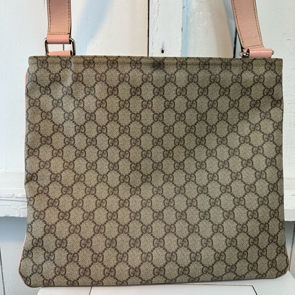 GUCCI GG Supreme Monogram Pink Lined Medium Flat Crossbody Messenger Bag Canvas - Picture 5 of 17